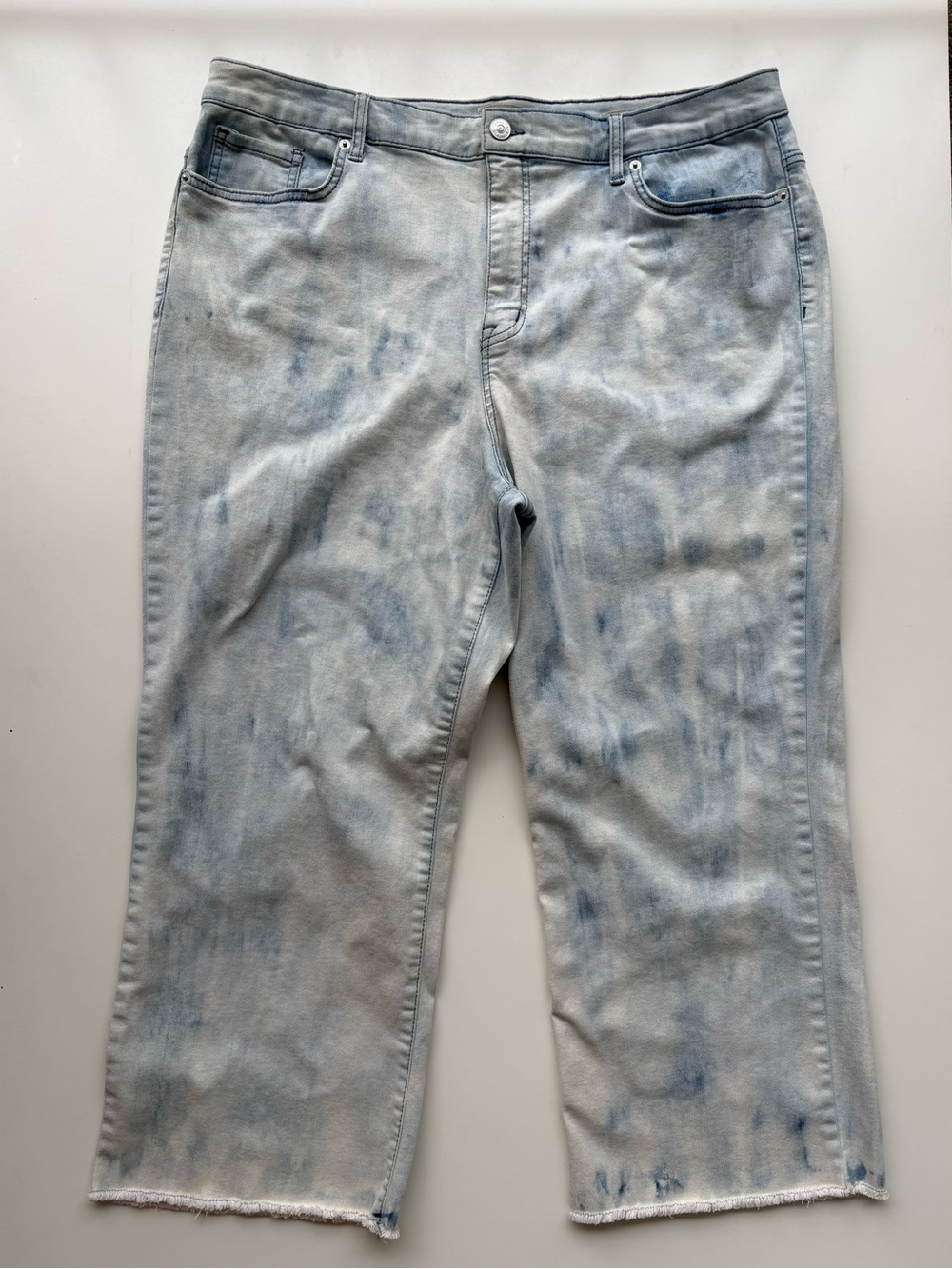 LOGO by Lori Goldstein Light Blue Washed High Rise Leg Crop Jeans. Womens Sz 18